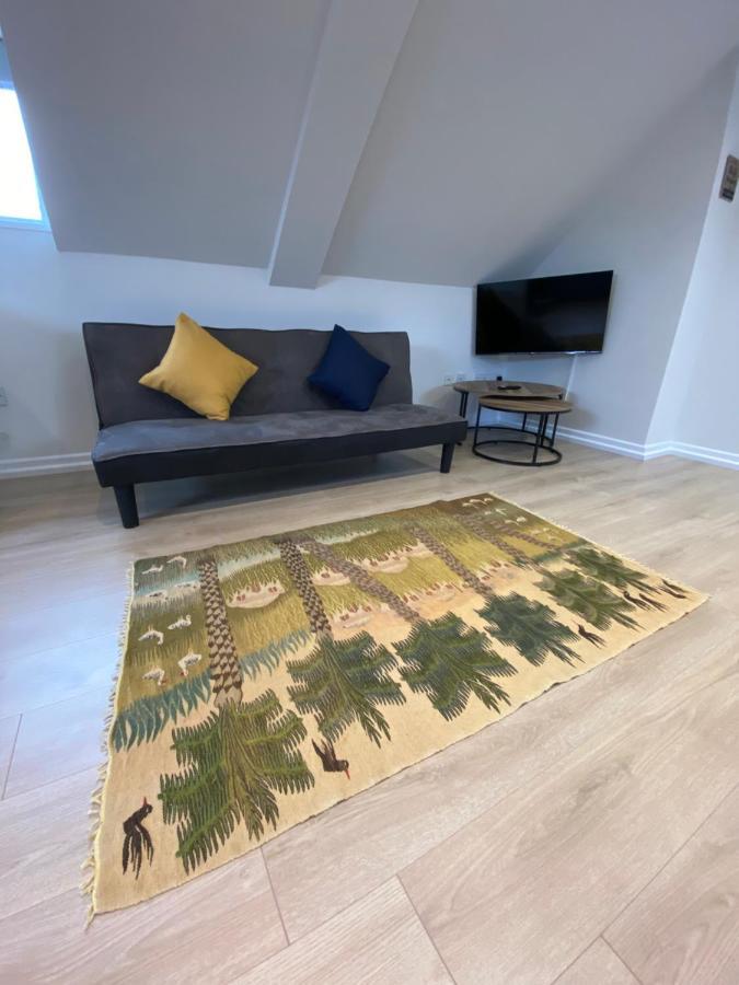 Lovely Spacious Loft Close To Train Station Worthing Exteriér fotografie
