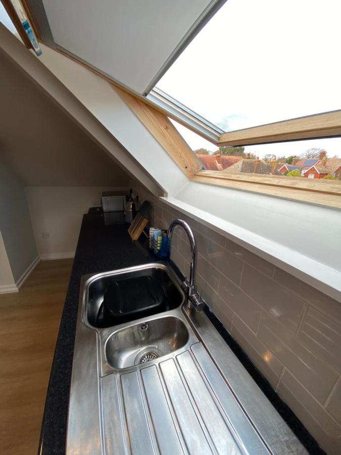 Lovely Spacious Loft Close To Train Station Worthing Exteriér fotografie
